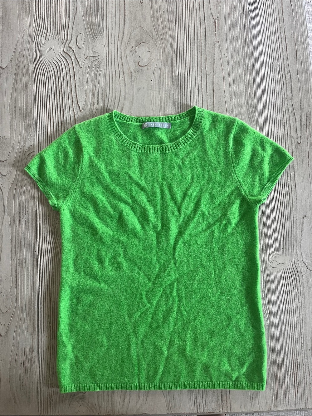 In cashmere Bright Green Short Sleeve Sweater top size medium